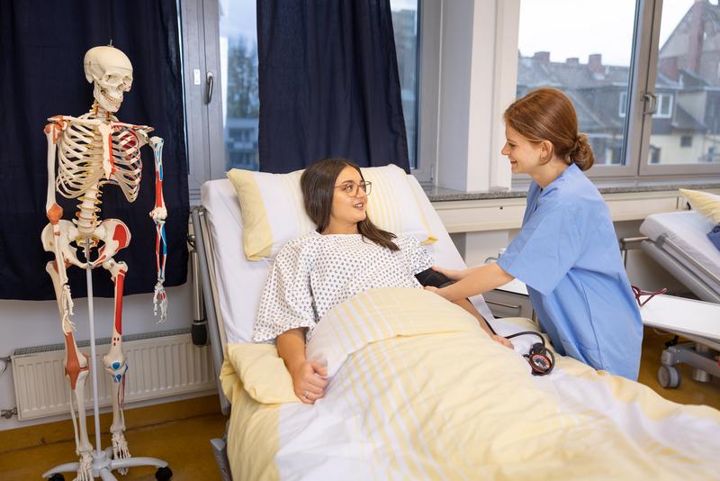 frankfurt uas pflege dual studium