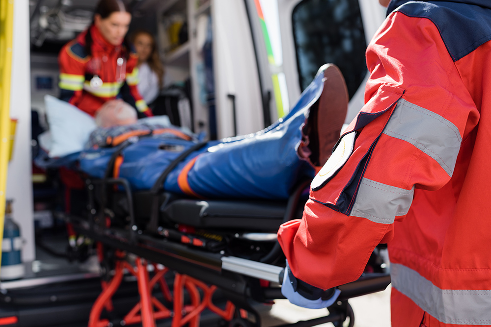 Rettungsdienst bei der Arbeit mit Auszubildenden